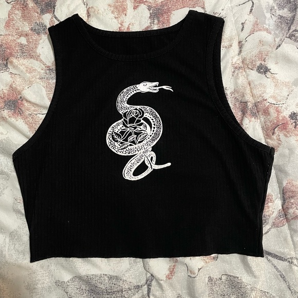Black tank with snake - Picture 1 of 1